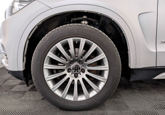 Подержанный автомобиль BMW X5 2014 года (18 фото)