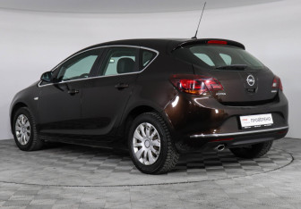 Подержанный автомобиль Opel Astra Hatchback 2014 года (7 фото)