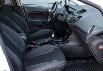 Подержанный автомобиль Ford Fiesta Hatchback 2015 года (11 фото)