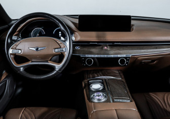 Подержанный автомобиль Genesis G80 2021 года (12 фото)