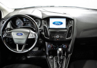 Подержанный автомобиль Ford Focus Hatchback 2016 года (11 фото)
