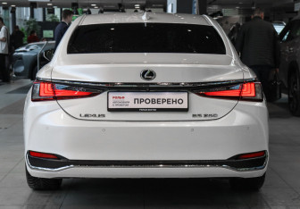 Подержанный автомобиль Lexus ES 2021 года (5 фото)