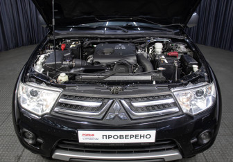 Подержанный автомобиль Mitsubishi Pajero Sport 2014 года (9 фото)