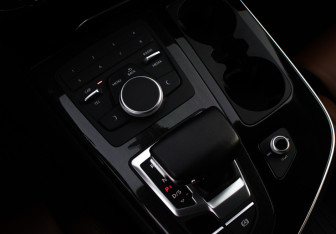 Подержанный автомобиль Audi Q7 2016 года (19 фото)