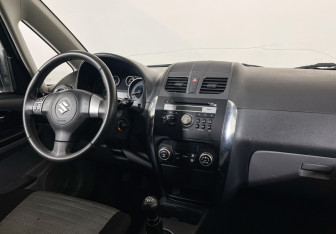 Подержанный автомобиль Suzuki SX4 Hatchback 2013 года (9 фото)
