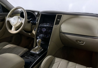 Подержанный автомобиль Infiniti FX 2009 года (9 фото)