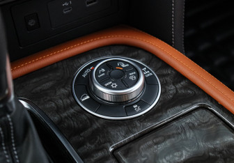 Подержанный автомобиль Nissan Patrol 2022 года (26 фото)