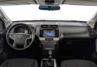 Подержанный автомобиль Toyota Land Cruiser Prado 2019 года (14 фото)