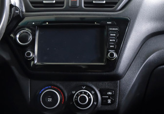 Подержанный автомобиль Kia Rio Sedan 2012 года (16 фото)