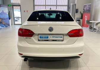 Подержанный автомобиль Volkswagen Jetta Sedan 2014 года (5 фото)