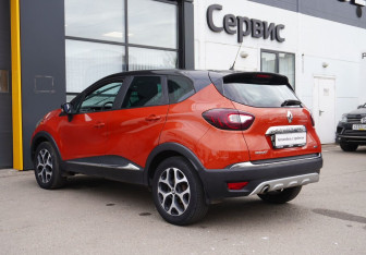 Подержанный автомобиль Renault Kaptur 2017 года (7 фото)