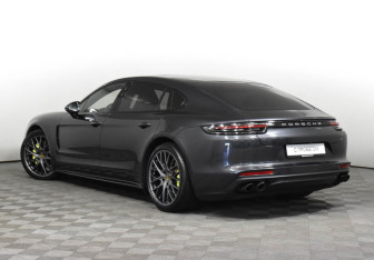 Подержанный автомобиль Porsche Panamera Wagon 2017 года (15 фото)