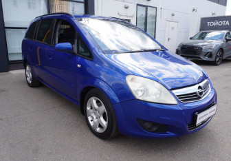 Подержанный автомобиль Opel Zafira Compactvan 2008 года (3 фото)