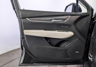 Подержанный автомобиль Cadillac XT5 2020 года (19 фото)