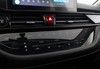 Подержанный автомобиль Москвич 3е 2023 года (25 фото)