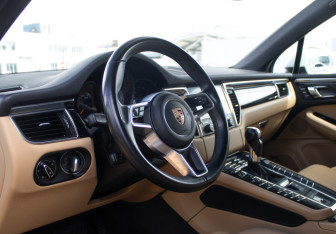 Подержанный автомобиль Porsche Macan 2016 года (9 фото)