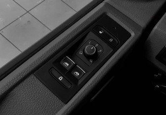 Подержанный автомобиль Volkswagen Caravelle 2022 года (19 фото)