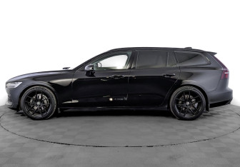 Подержанный автомобиль Volvo V60 2020 года (8 фото)