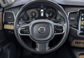 Подержанный автомобиль Volvo XC90 2021 года (21 фото)