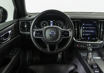 Подержанный автомобиль Volvo S60 2020 года (10 фото)