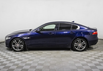 Подержанный автомобиль Jaguar XE 2015 года (8 фото)