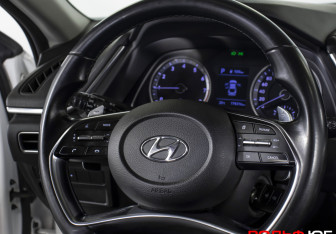 Подержанный автомобиль Hyundai Sonata 2020 года (14 фото)