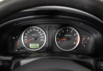 Подержанный автомобиль Nissan Almera Hatchback 2006 года (12 фото)