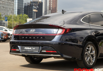 Подержанный автомобиль Hyundai Sonata 2021 года (18 фото)