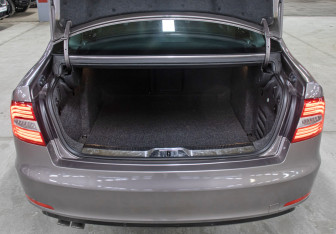 Подержанный автомобиль Skoda Superb Liftback 2014 года (10 фото)