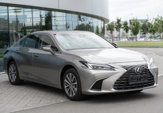 Новый Lexus ES 2025 (2 фото)