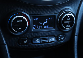 Подержанный автомобиль Hyundai Solaris Sedan 2015 года (15 фото)