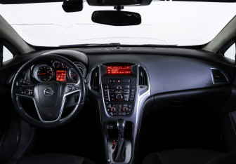 Подержанный автомобиль Opel Astra Hatchback 2015 года (17 фото)