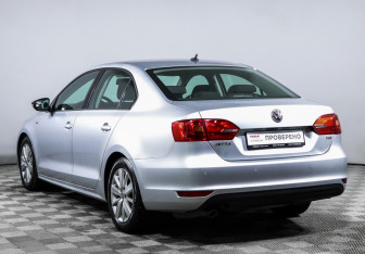 Подержанный автомобиль Volkswagen Jetta Sedan 2013 года (7 фото)