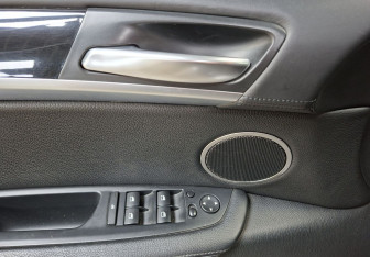 Подержанный автомобиль BMW X6 M 2013 года (22 фото)