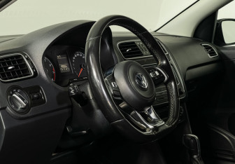 Подержанный автомобиль Volkswagen Polo Sedan 2020 года (13 фото)
