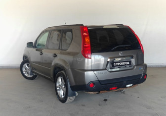 Подержанный автомобиль Nissan X-Trail 2010 года (4 фото)