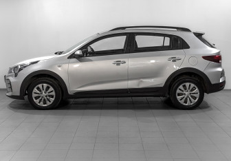 Подержанный автомобиль Kia Rio Hatchback 2021 года (8 фото)