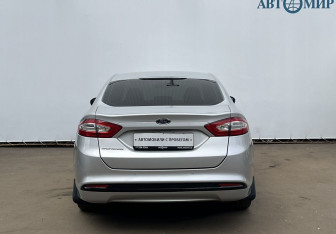 Подержанный автомобиль Ford Mondeo Sedan 2015 года (6 фото)