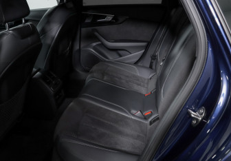 Подержанный автомобиль Audi A4 Sedan 2020 года (10 фото)