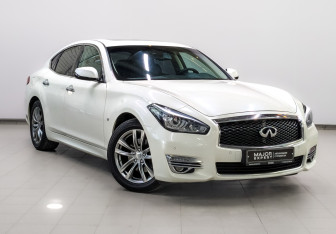 Подержанный автомобиль Infiniti Q70 2018 года (3 фото)