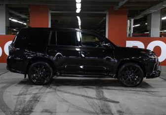 Подержанный автомобиль Lexus LX 2018 года (4 фото)