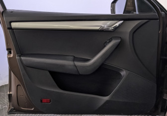 Подержанный автомобиль Skoda Octavia Liftback 2017 года (19 фото)