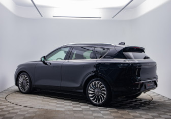 Подержанный автомобиль Voyah Free 2023 года (7 фото)