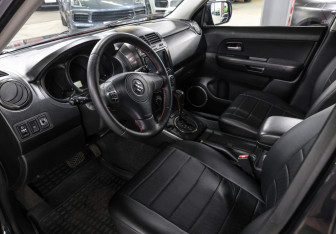 Подержанный автомобиль Suzuki Grand Vitara 2008 года (16 фото)