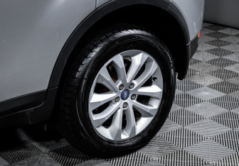 Подержанный автомобиль Ford Kuga 2010 года (15 фото)
