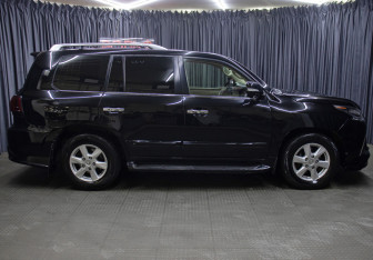 Подержанный автомобиль Lexus LX 2008 года (4 фото)