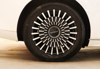 Подержанный автомобиль Zeekr 009 2023 года (31 фото)