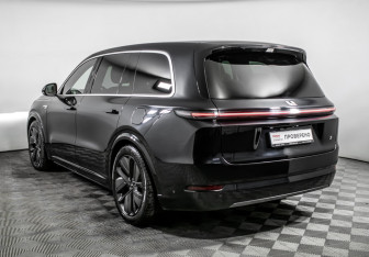 Подержанный автомобиль LiXiang L9 2023 года (7 фото)