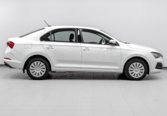 Подержанный автомобиль Skoda Rapid Liftback 2021 года (4 фото)
