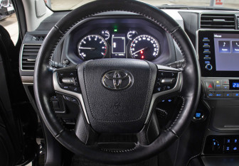 Подержанный автомобиль Toyota Land Cruiser Prado 2021 года (17 фото)